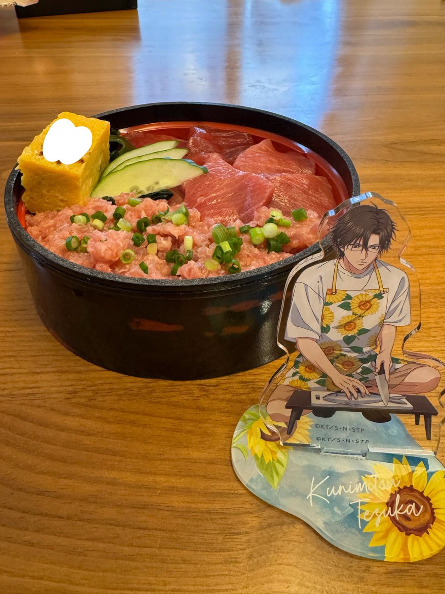 tnpr_chiyo's tweet photo. サマバレ🖐️塚アクスタを持っていると🖐️塚が釣って捌いてくれた魚を食べてるような錯覚が楽しめるというライフハックです https://t.co/hk6DNVAJuP