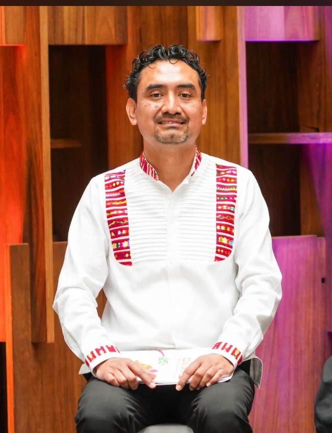 Javier_CasiqueZ's tweet photo. Como Presidente de la #ComisiónDeTurismo del @CongresoOaxaca_ , saludo la llegada de @CarlosDavidJO10 como Encargado de Despacho de la @SecturOaxaca. El turismo es y seguirá siendo una actividad prioritaria para #Oaxaca. La gran tarea es que el turismo siga siendo un motor económico de #Oaxaca.