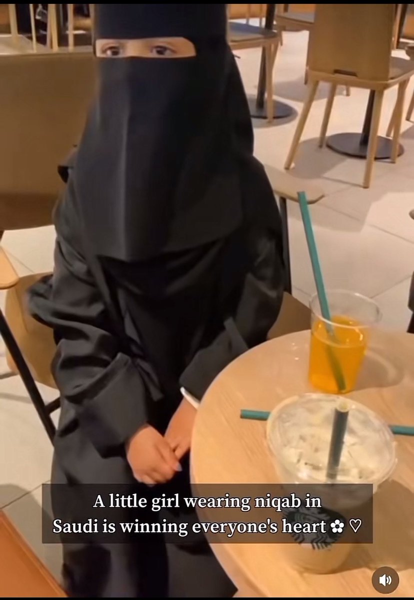 oiwavs's tweet photo. اذا كان النقاب فعلًا مو بالغصب، ليش اغلب البنات يبدأون يلبسونه وهم اطفال او مراهقات، قبل ما يكون عندهم الاستقلال والقدرة الكاملة على اتخاذ قرار مصيري يخصهم؟ ليش ما يُترك لهم الاختيار وهم راشدات وبكامل إرادتهم؟ الى متى بتلعبون على نفسكم انه عن قناعة؟
 #٢٠٣٠_بلا_نقاب7 https://t.co/WUPmg6HzhI