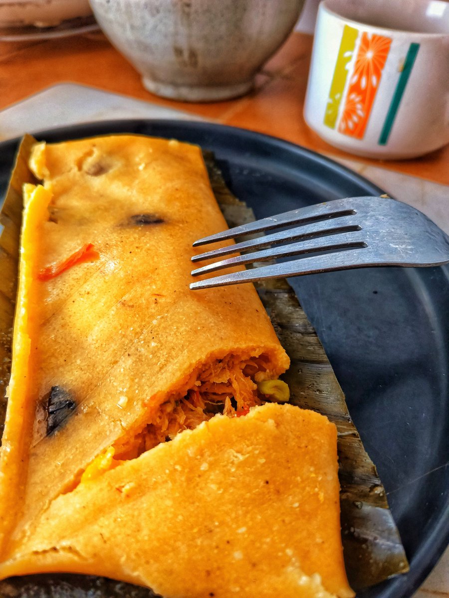 evevasquez77's tweet photo. Saliendo  los #Tunguitos Riocariberos  Envueltos en hoja de platanos,rellenos con el mejor Chucho guisado full de ajicitos ñeros y la masa  con el toque de papelón que tanto caracteriza nuestros fogones orientales. Pide los tuyos por ☎️ 04129905714 
Precio 5x15$ ( BCV) https://t.co/v1OzYf5NLE