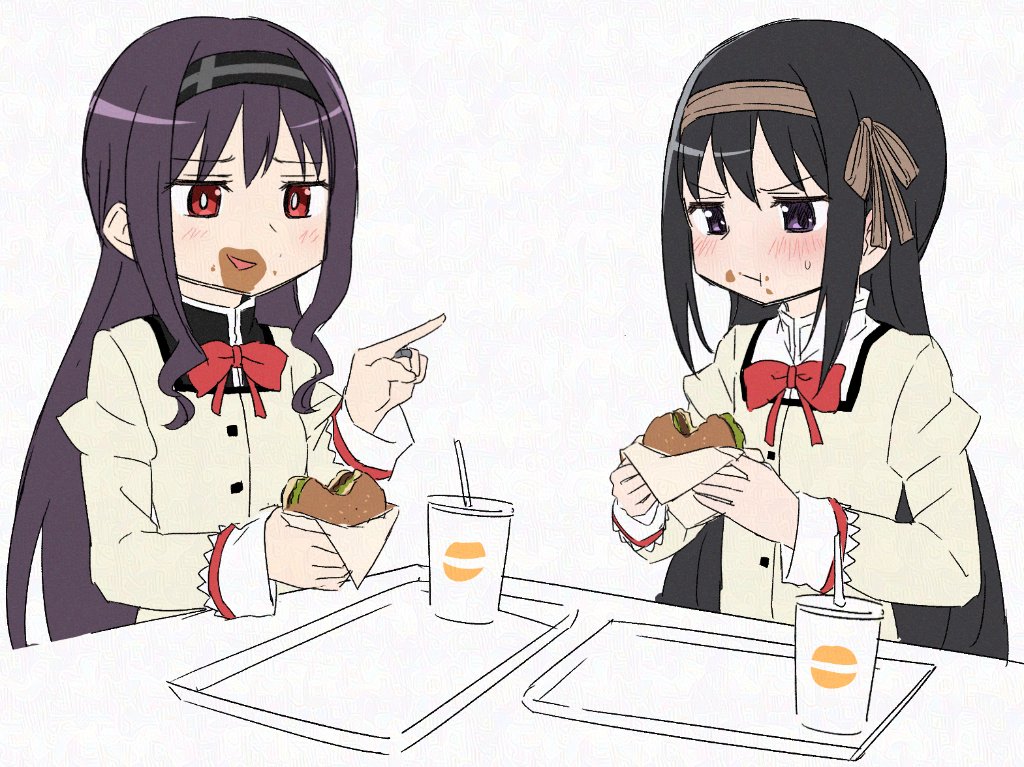 abutomato's tweet photo. 口小さくて固形物食うのヘタクソ部 https://t.co/0rjDaKV1hf