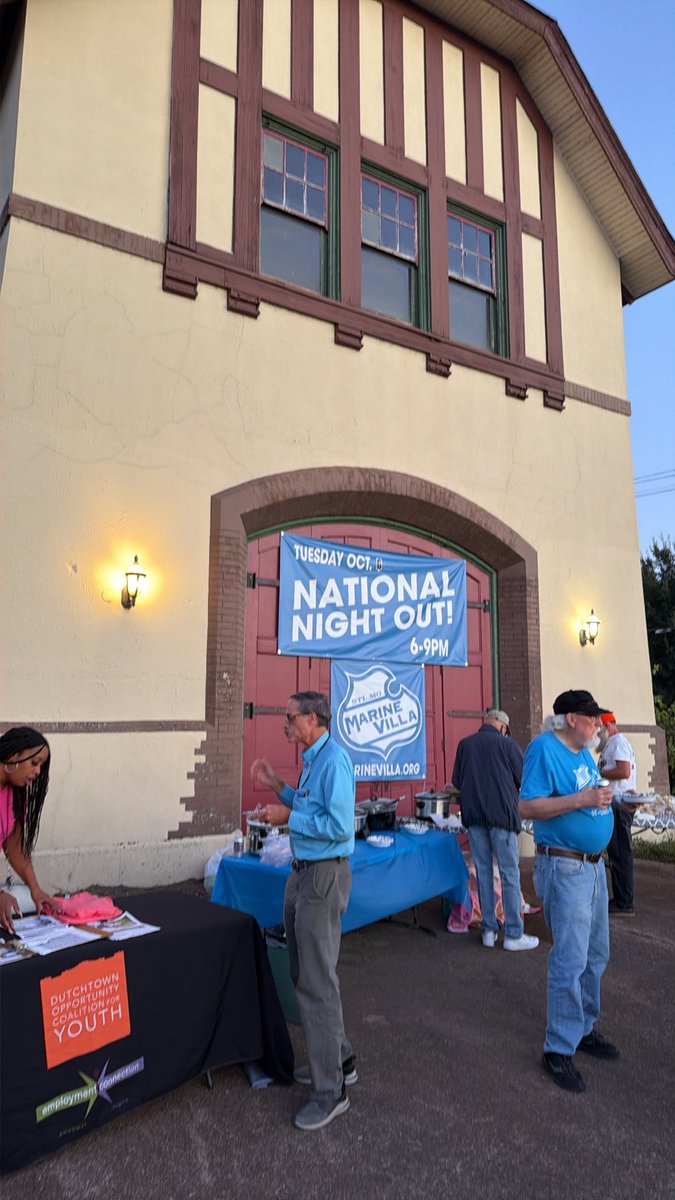 wxdruge's tweet photo. #StLouisMO #nationalnightout #ksdk #marinevilla #kmox #slmpd https://t.co/HMdx8mqsfi