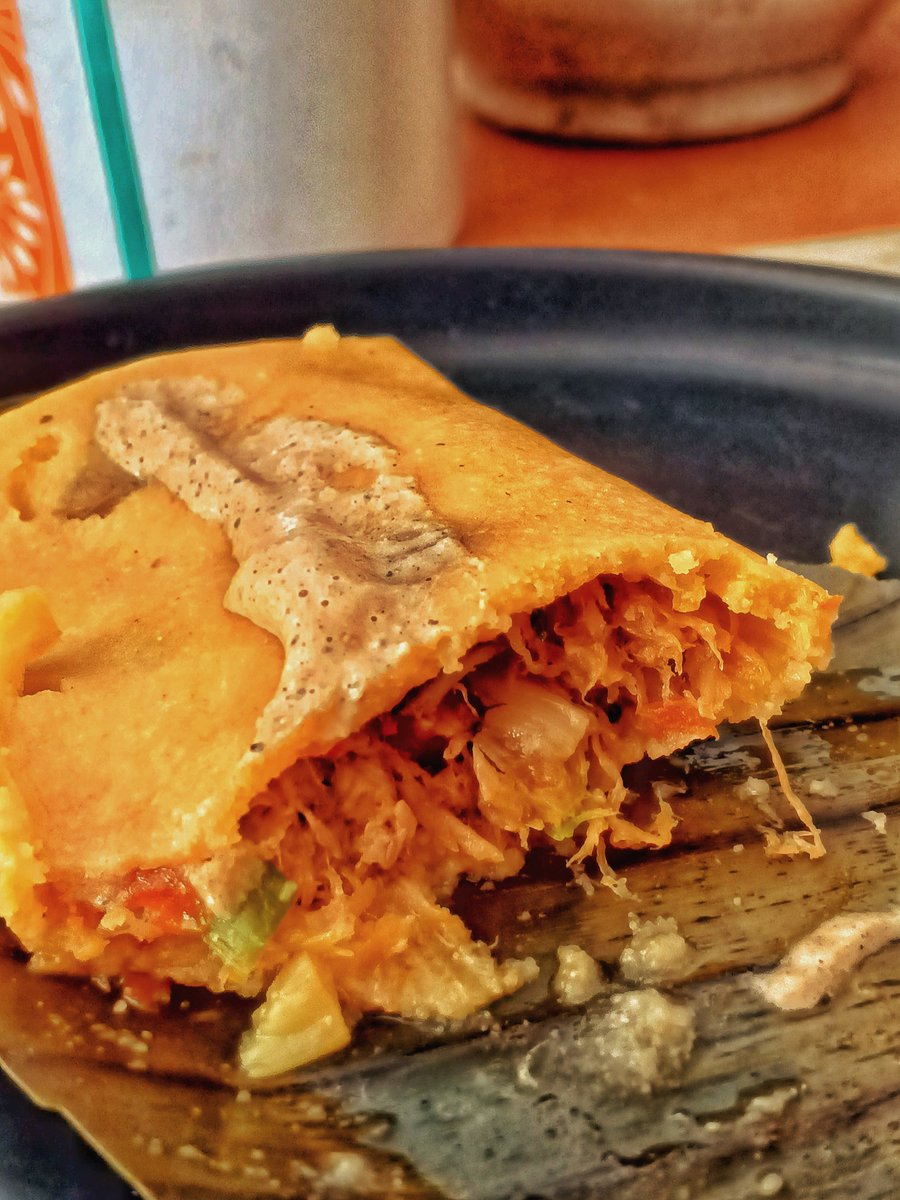 evevasquez77's tweet photo. Saliendo  los #Tunguitos Riocariberos  Envueltos en hoja de platanos,rellenos con el mejor Chucho guisado full de ajicitos ñeros y la masa  con el toque de papelón que tanto caracteriza nuestros fogones orientales. Pide los tuyos por ☎️ 04129905714 
Precio 5x15$ ( BCV) https://t.co/v1OzYf5NLE