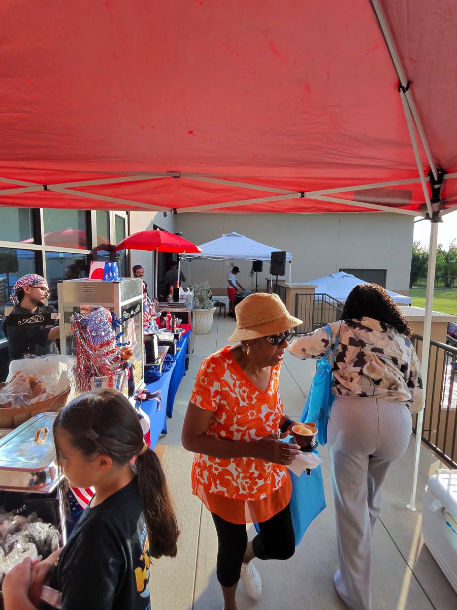 HCSOTexas's tweet photo. Deputies can have fun, too! π Join us for some fun out in Harris County for National Night Out!
#NNO2026 #HCSONNO2026 https://t.co/qKEDGNxxc5
