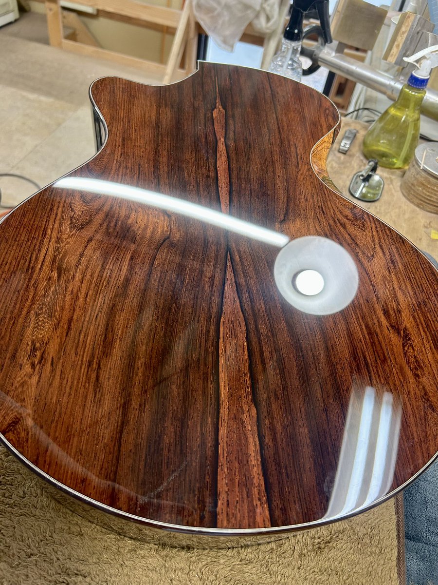 KeystoneString1's tweet photo. 次はこの子！
みんな大好きマダガスカルローズとフィギアードジャーマン！
このマダガスカルは１０年近く前にスペインの業者さんから買ったヤツ。エキゾチックな杢目が素敵です。
トップも完全柾目で言うことなし！
音がどうなるか、、、、！楽しみ！ https://t.co/V3RgQ11Cr3