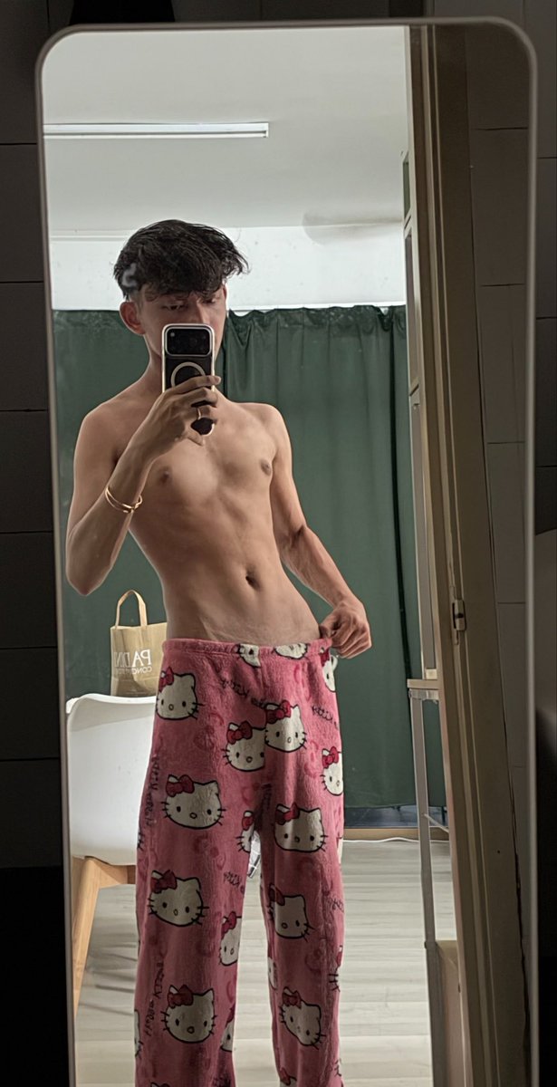Rayyanadriann's tweet photo. Betulke Top suka nenen😜 https://t.co/VWWOvss0t6