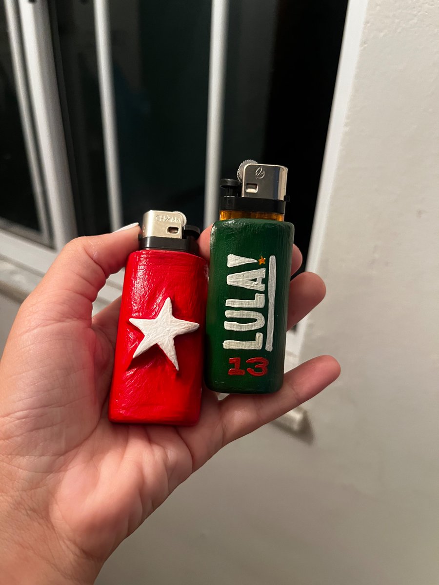 swbryna's tweet photo. o isquero do outro eh sempre mais antifascista que o seu https://t.co/HGvKIueBoy