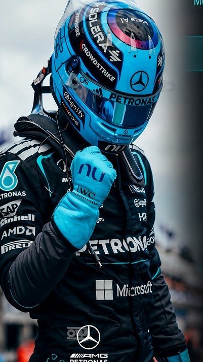 Jhared130's tweet photo. Sabotaje a George?

Voy a ser sincera, hace unos meses dije que no , con matices 

Pero también planteé que no hace falta tocar el auto para que a un piloto le vaya mal

La no acción también es una forma de perjudicar, y tengo varias cosas que señalar

No hace falta inventar una maniobra o hacernos una película

❗Nadie apaga un coche desde el muro, vamos a ser realistas, eso no existe como operativa realista, hay  telemetría, datos, ingeniería revisada y el hecho de que el auto de George se revise entre los dos garajes lo dejarían en evidencia 

Si la FIA descubre manipulación, el riesgo de sanción existe 

El problema es otro,  ¿cómo sancionas lo que no podes probar? ¿Cómo sancionas una serie de eventos "desafortunados"?

Lo que sí se puede documentar es más incómodo

▫️Hay una temporada de desidia, retrasos y mala comunicación que no es simétrica 

La lista de malos fallos no parece mala suerte repartida, parecen fallos que se repiten de un solo lado del garaje, y respuestas que llegan tarde, no llegan, o siguen en un barco...

Vamos con el hilo  los invito a leer antes de contradecirme 

1/5