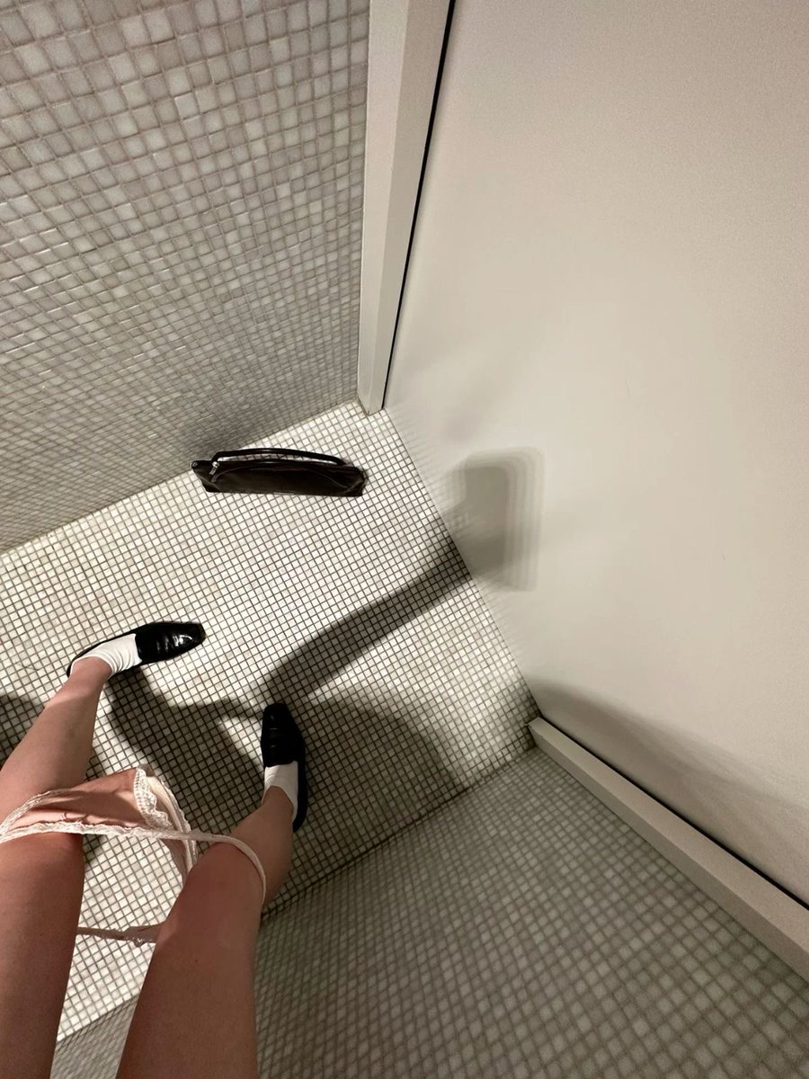 goonettesadiee's tweet photo. nobody’s sending me really fucked up porn rn :( u guys hate me. simplex in pinned. (i recreated the pantie pic that i took that blew me up) https://t.co/SYWjgkFdb6