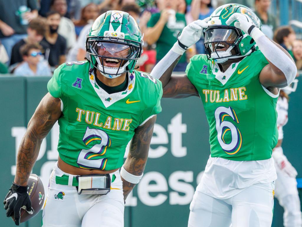 ahmad1up_'s tweet photo. Blessed to receive my 4th d1 offer from @GreenWaveFB  !!! 🟢🌊 (HC:@tlofton15) @Coach_Hall7 @CoachSchexTU @CoachCarterTU @CoachKJohnson1_ @MikeEspy_11 @MacCorleone74 @Youngbullz22 @TomLoy247 @ChadSimmons_ @samspiegs @247recruiting @MSGRIDIRON @adamgorney @PrepRedzoneMS https://t.co/BuH2awMhuJ