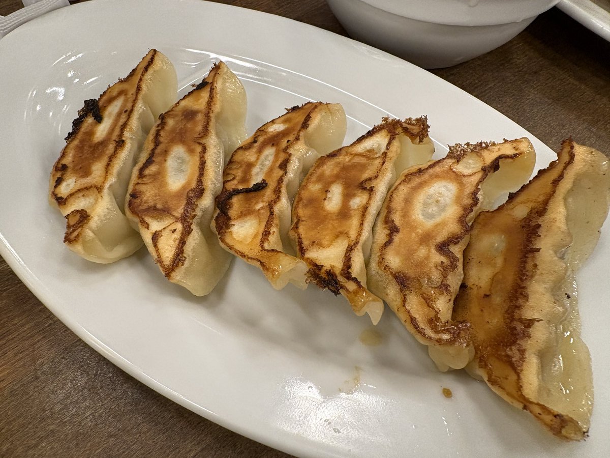 claice2004's tweet photo. おはようございます☁️
週末に食べた餃子が美味しかったです！🥟
特にチーズ餃子はバジルソースつけるともはやイタリアン！🇮🇹
今週も折り返し頑張っていきましょう！
今日も１日ご安全に
#インフラエンジニア 
#企業公式アカウント #企業公式 #企業公式相互フォロー https://t.co/N4MgxTPIKL