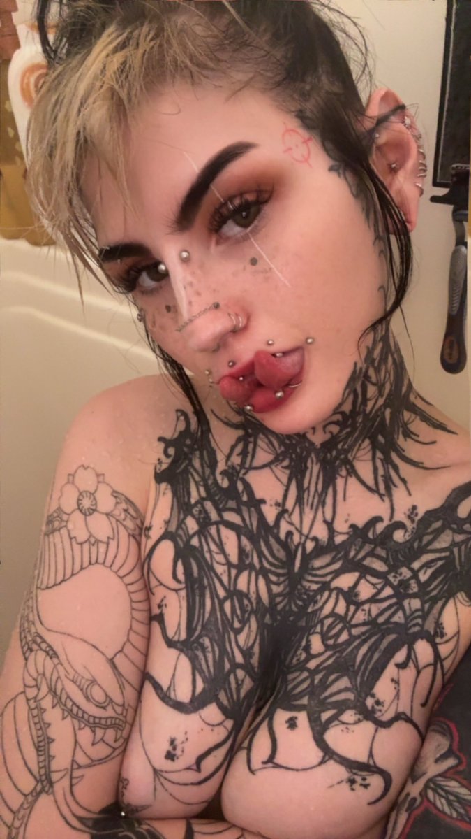 dead_dxlll's tweet photo. pre bedtime shower https://t.co/4V5W51UxFR