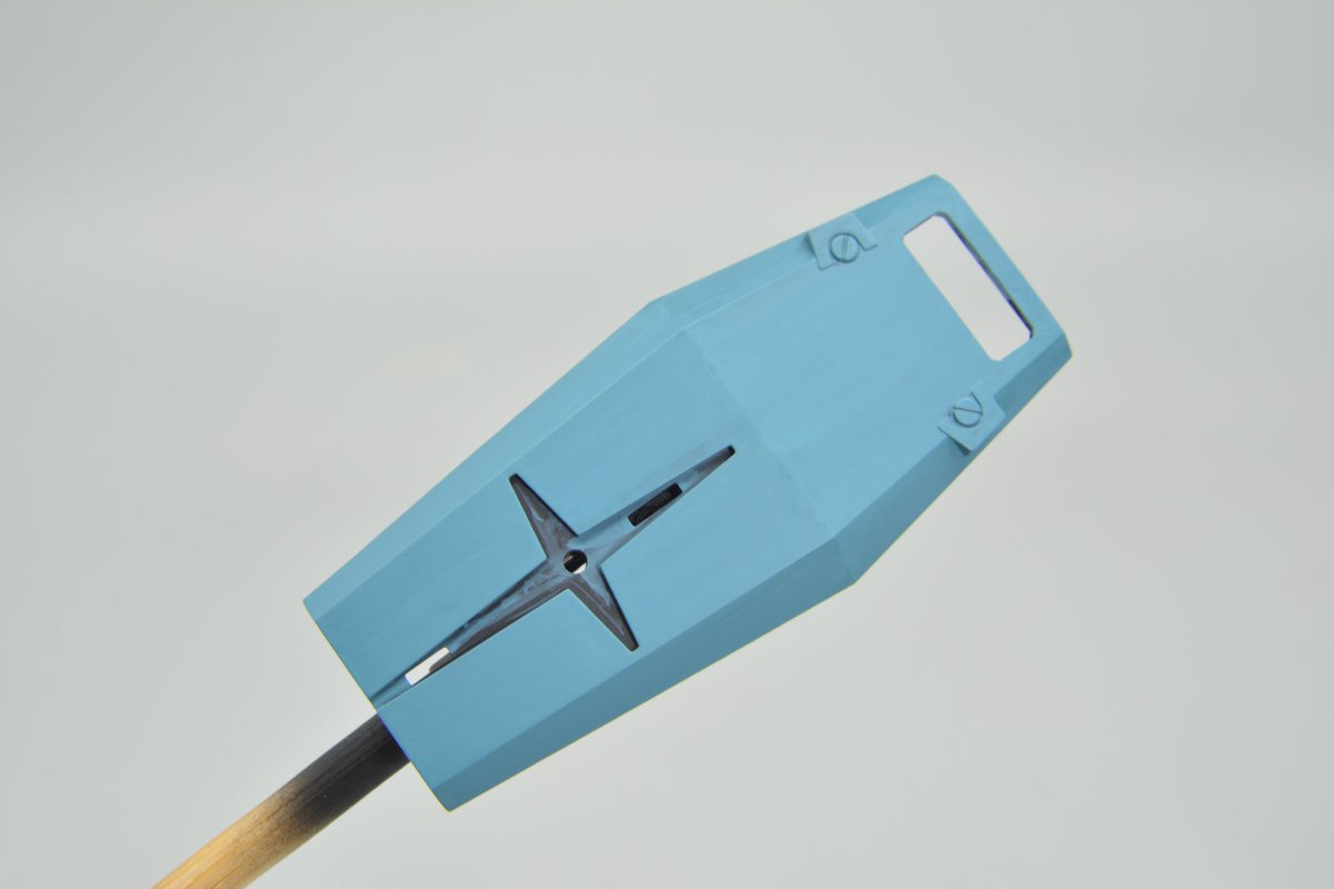 tepepro's tweet photo. アクリジョン筆塗りの基本は「薄く塗り重ねる」です

濃い塗料で一発で発色させようとすると、塗料で表面が凸凹になってしまいます

「何度も塗り重ねるのは面倒だし、下地が溶けたりするのでは」

と思われるかもしれませんが、アクリジョンのような水性エマルション系塗料は乾燥が非常に早いので塗り重ても時間はそれほどかかりませんし

水性エマルション系塗料はそもそも乾燥後は上塗りしても下地が溶け出しすることも無いので、筆塗りによる塗り重ねに適しているんです

「うまく塗れない！」というモデラーさんは、ぜひ薄く塗り重ねるを試してみてください😁

＃プラモデル