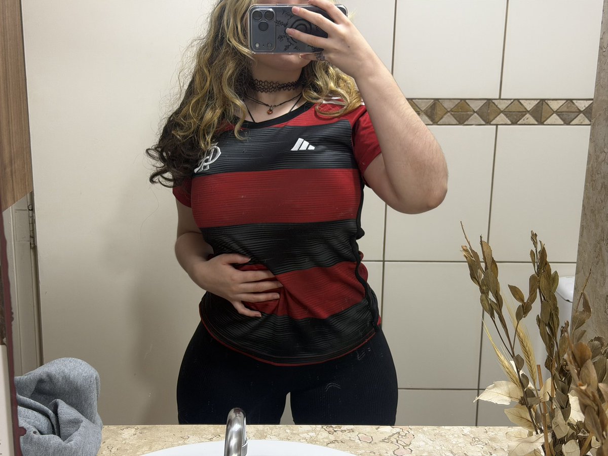lhuameow's tweet photo. namorariam uma flamenguista? eu começo

me: NAO! https://t.co/uI2aW8xtYB