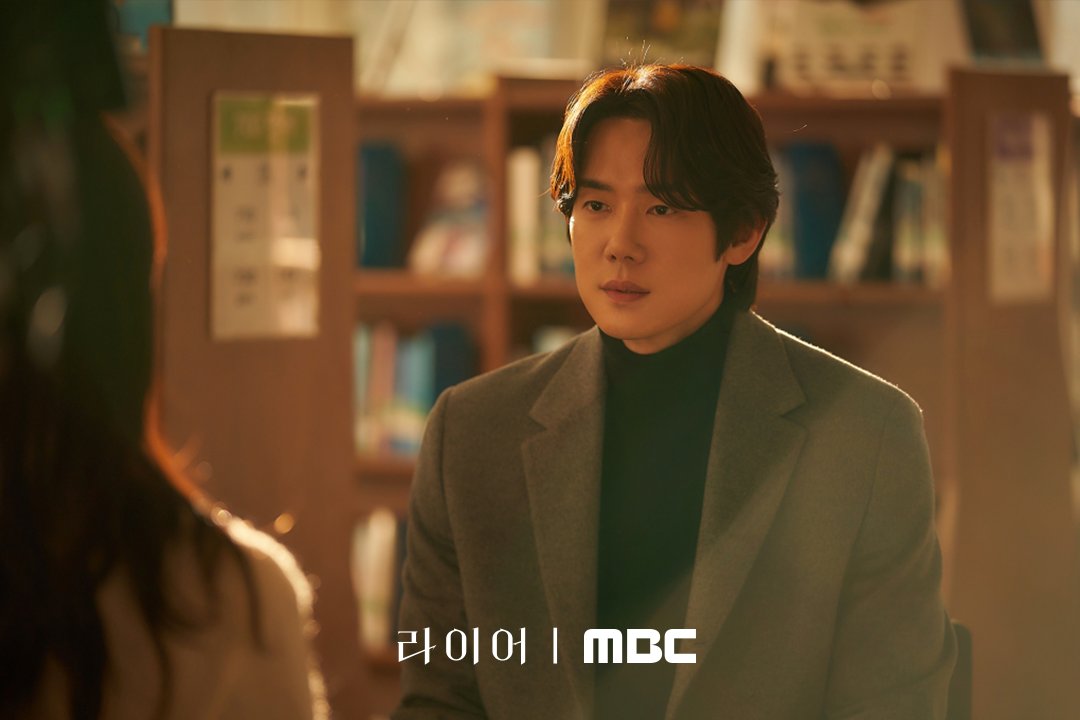 mbcdrama_pre's tweet photo. 유능한 의사이자 다정한 아빠,
매력까지 다 가진 완벽한 남자✨

민준호를 위기로 내몬 충격적인 사건의 전말은?!

하나의 기억을 두고 정반대의 주장을 펼치는 두 남녀가
진실을 향해 치열하게 충돌하는 심리 스릴러
<라이어> 10월 30일 (금) 밤 9시 50분 MBC 첫 방송

#라이어 #유연석 #서현진
#옥자연 #임성재 #김지현 #이천희
#MBC금토드라마 #mbcdrama #MBC