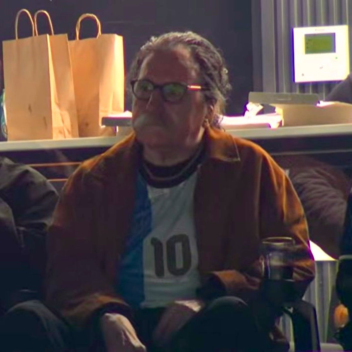 BrunoDiaz78's tweet photo. Charly en el Monumental en la despedida de Lío de la selección. https://t.co/mdRM3L85JI