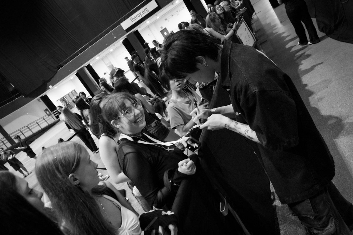 KFuseEnt's tweet photo. [2026.08.29]
☆ KPOP MINNECON
📍 St Paul RiverCentre

They way the intermission turned into a mini Jonny fan-sign real quick ✨️ It was great!

📸 @Lejonnytran by @BritneyRindom for @kfuseent
#KPOPMINNECON #Jonny #K_Fuse #k_fuse_koverage https://t.co/L6b0pYCUY7