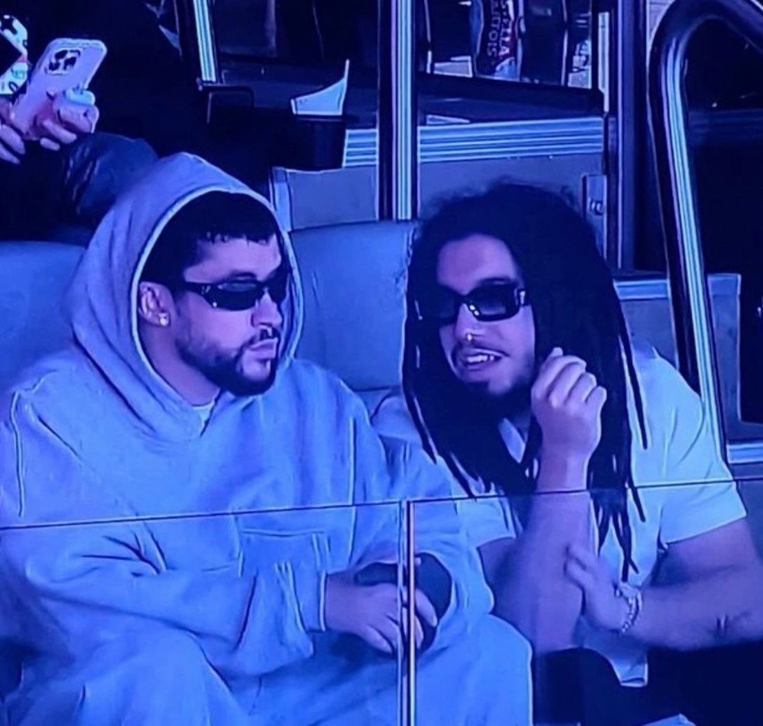 badbunita's tweet photo. Bad Bunny se encuentra presente en el monumental para ver el último partido de Lionel Messi con la selección Argentina https://t.co/slgfCMnxhd