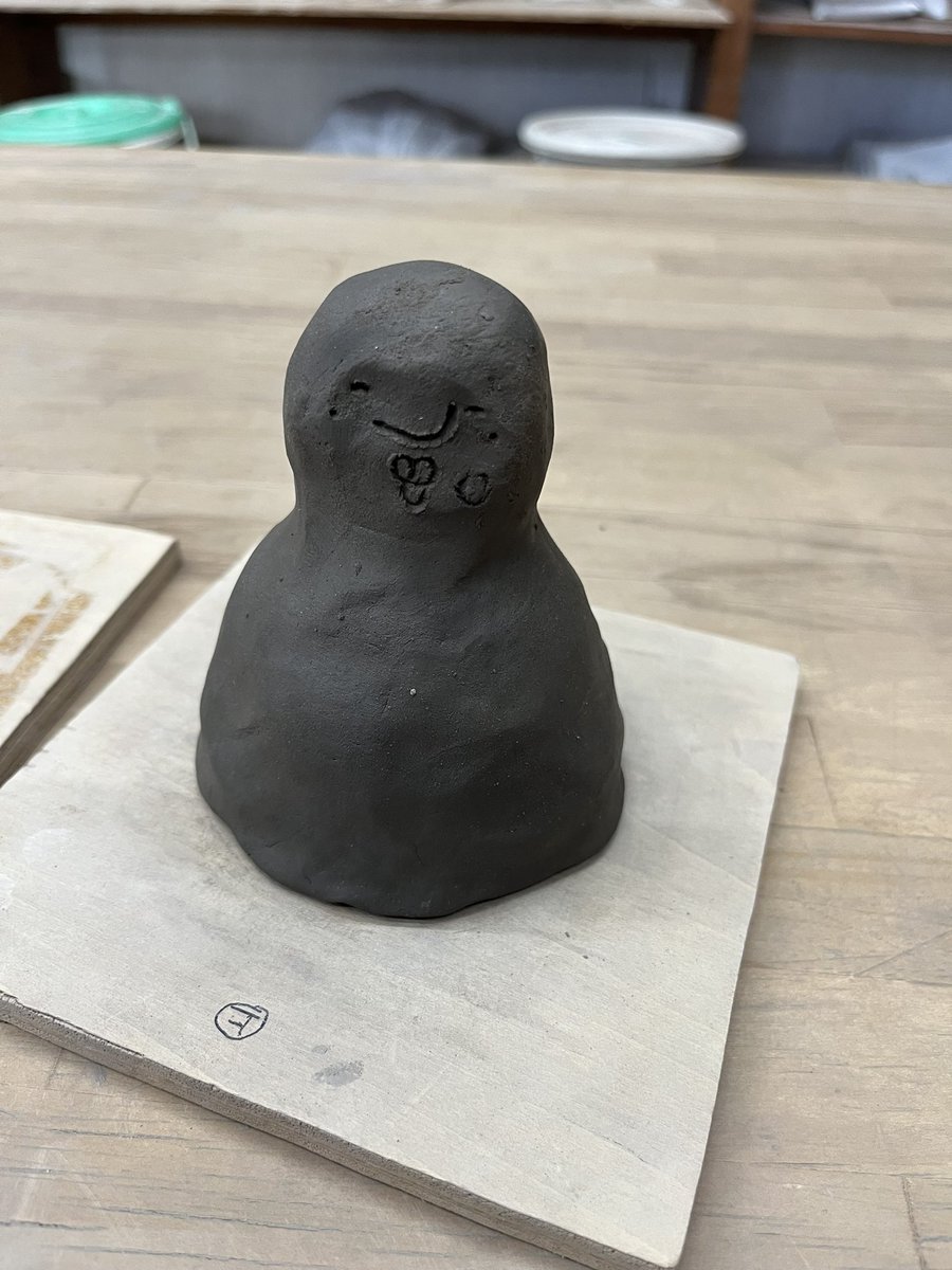 0714runakawa's tweet photo. 陶芸体験行きました。
製作中夢中になり楽しいです！
作品の仕上がりが思ったのと違うように‥😅
ちなみに、マダムと赤ずきんちゃです。
陶芸難しい。
次回は色を塗ります。
どんな感じになるか楽しみ♪ https://t.co/qaqeSsy6DG