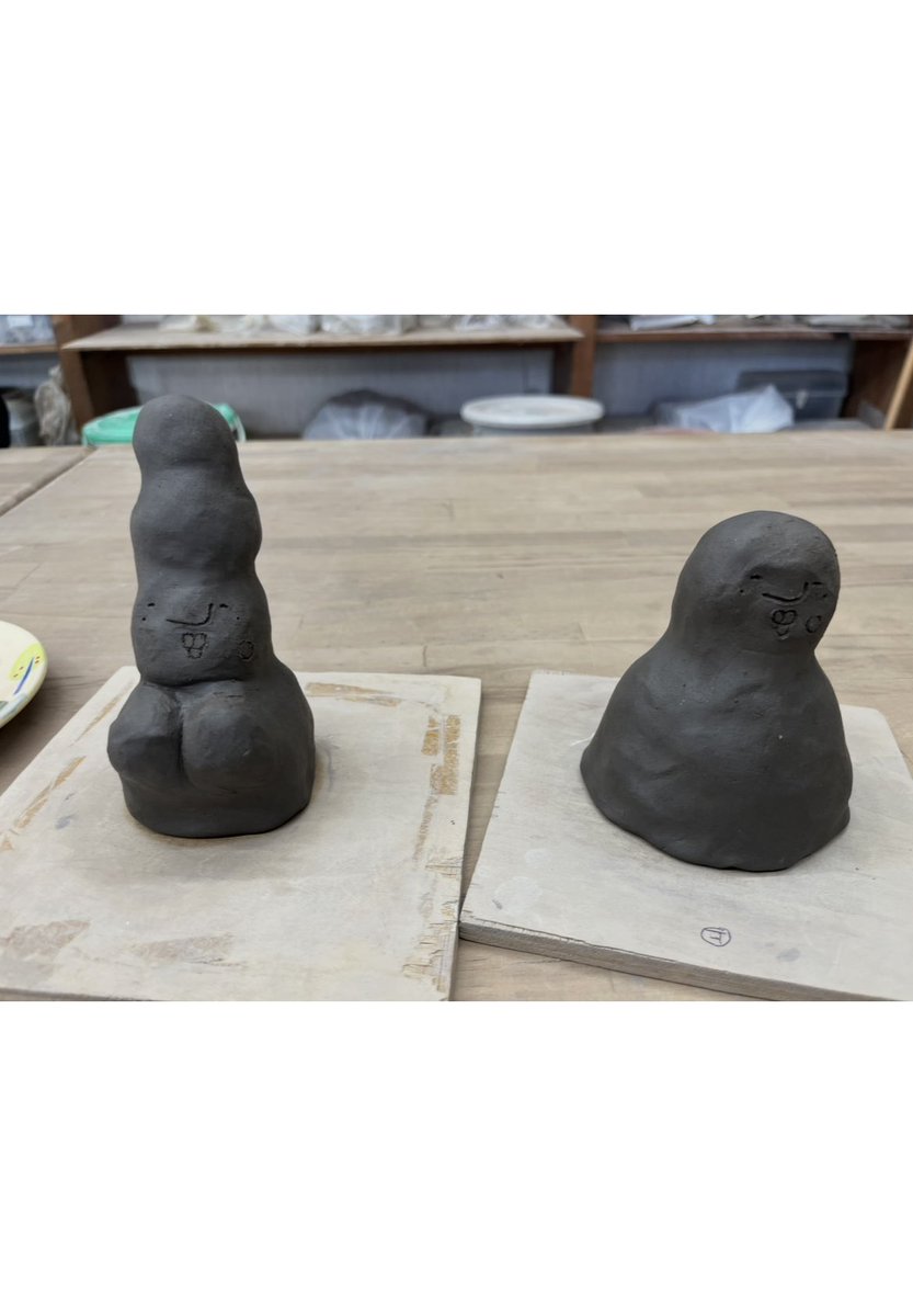 0714runakawa's tweet photo. 陶芸体験行きました。
製作中夢中になり楽しいです！
作品の仕上がりが思ったのと違うように‥😅
ちなみに、マダムと赤ずきんちゃです。
陶芸難しい。
次回は色を塗ります。
どんな感じになるか楽しみ♪ https://t.co/qaqeSsy6DG