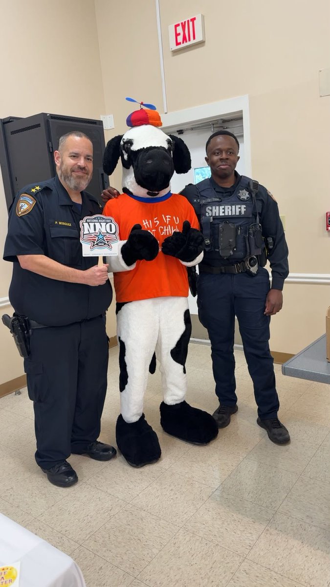 HCSOTexas's tweet photo. Chief Bosquez and fellow HCSO teammates are out at the San Jacinto Community Center for National Night Out!
#NNO2026 #HCSONNO2026 https://t.co/3y9p67Ja6c