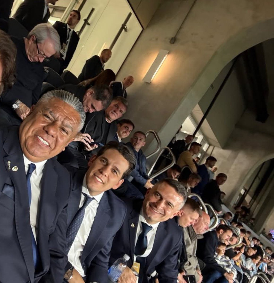 Todo_enjuego's tweet photo. #Belgrano | ARTIME PRESENTE EN EL MONUMENTAL 👋🏻
🏴☠️ El presidente de Belgrano, se encuentra presente en la despedida de #Messi, en el palco junto a #Tapia y #Dominguez. https://t.co/kLr7DzYTY7