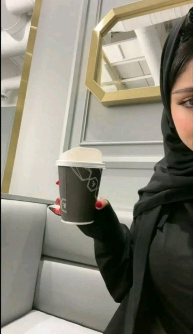 o7lw3's tweet photo. صباح القلوب💐
التي يسكن الورد رسايلهم
- وتفيض بالعطر حروفهم ..........
- يحملون الود في حديثهم ..!! 
- والنقاء غيمٌ يمطر من قلوبهم ...........
صباح الخير والنور والسرور  
صباح القلوب الطيبة ،، صباح الورد 🌷 ☕️ https://t.co/IJE74ZcslC