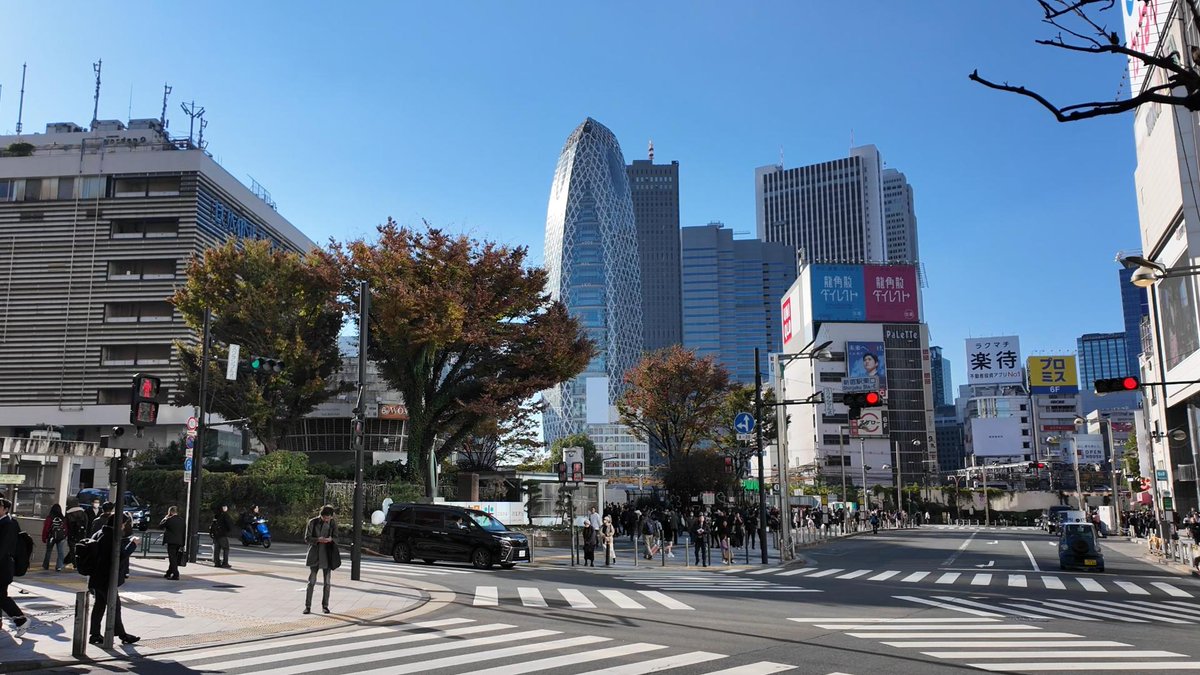 TIMEkxgms's tweet photo. 1979年　新宿東口

現在は小田急百貨店が無くなり、雰囲気がかなり変わりました https://t.co/M0Qz4ilcNu