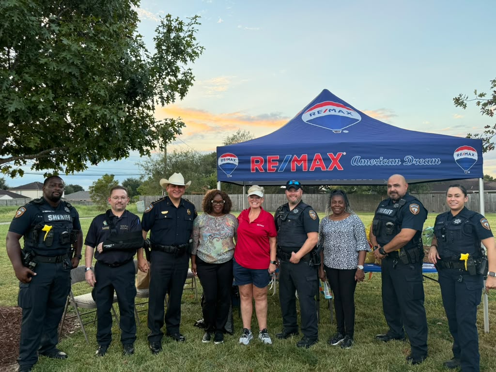 HCSOTexas's tweet photo. .@HCSOChiefTommyD and fellow HCSO teammates are out at Heritage Park for National Night Out! Great to see our team spending the evening connecting with the community.
#NNO2026 #HCSONNO2026 https://t.co/RSl2w79pn7