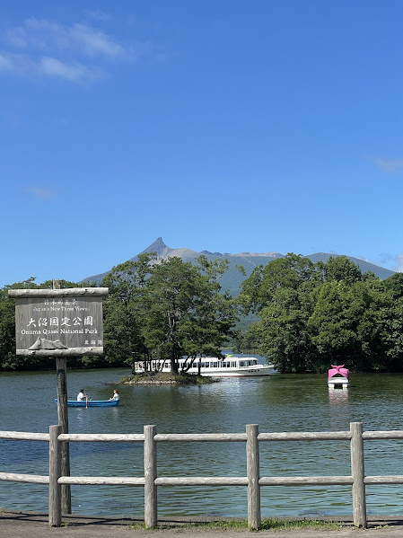 OnumaWeather's tweet photo. 10月7日（水）午前9時現在、大沼公園の気温は16.9℃ 
すっきり晴れていて、最高気温は21℃の予報です。駒ケ岳は今日もくっきり見えています。地震活動は、１０月３日以降は少なく経過し、火山性微動は観測されていません。 https://t.co/aTIVcwgoTC