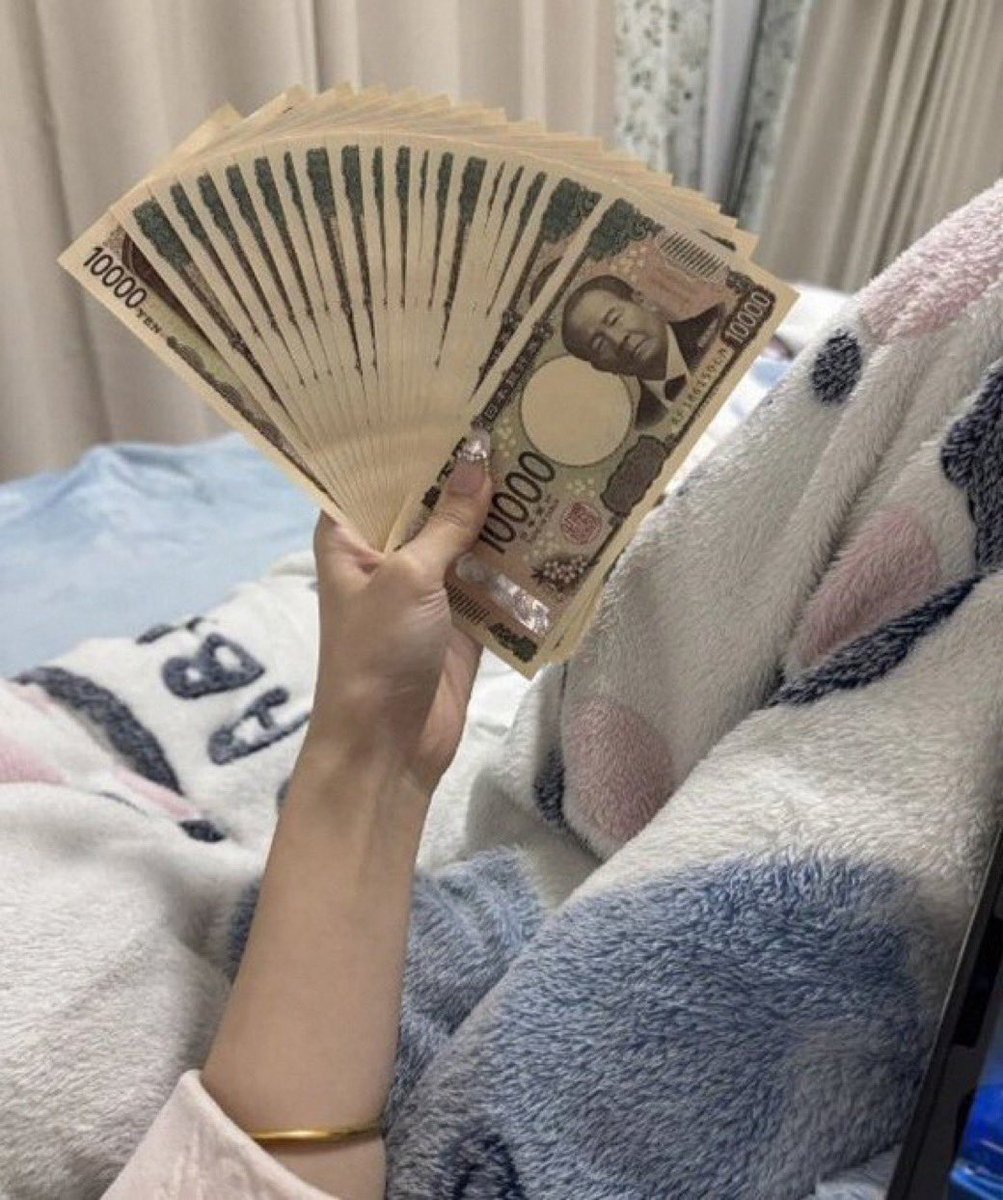 Aikoblwo's tweet photo. あのさぁ・・・

月いくらあれば生活できるの？

①20万
②90万
③もっと https://t.co/IBj5ijyjiK
