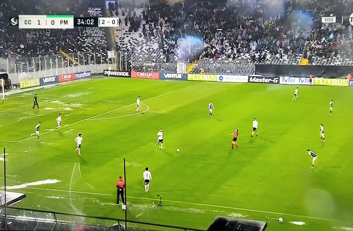 JonathanVi49357's tweet photo. Así está el Monumental jugados 35 minutos. Cancha imposible...
#MatchdayMartes
#CopaChileCocaColaZeroAzúcar
#VamosColoColo #VamosCacique https://t.co/NIXrZfUUMn