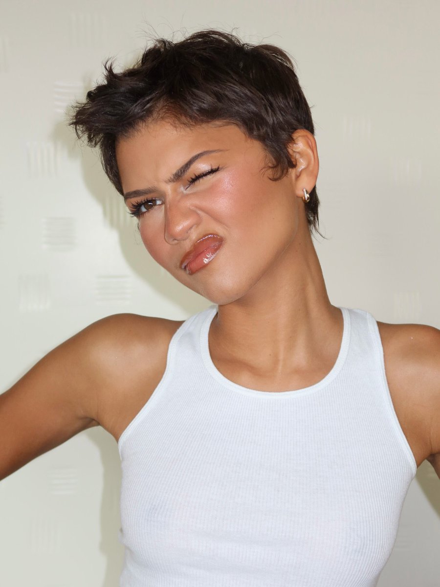 FilmUpdates's tweet photo. Zendaya stuns in new pictures. https://t.co/d7yHoe5XCV