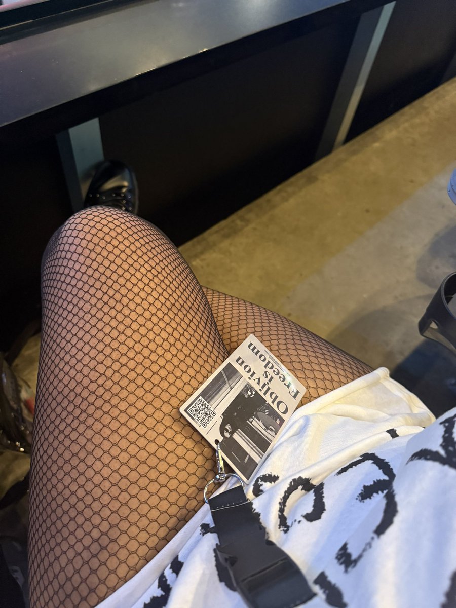 ddlbey's tweet photo. ATL IS READY FOR YOUUUUU 🖤@charli_xcx #MFFTourATL #MFFTour https://t.co/j3Q8E7zcpS