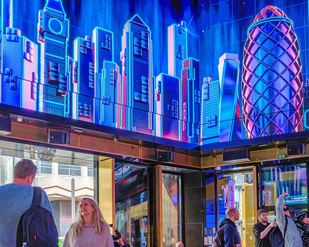 forward_change's tweet photo. Visitors walk beneath a large digital display inside Outernet London at the Now Building during an immersive media presentation.
#outernet #visitlondon #stockphotos #londonlife #digitalart
https://t.co/aLt2tIRyLH https://t.co/zSWwzLhzAu