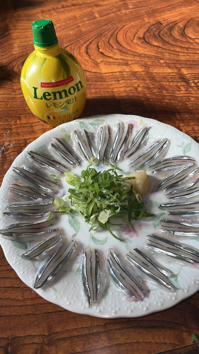 culus316's tweet photo. キビナゴの刺身

うますぎる https://t.co/Xq2OpopY6P