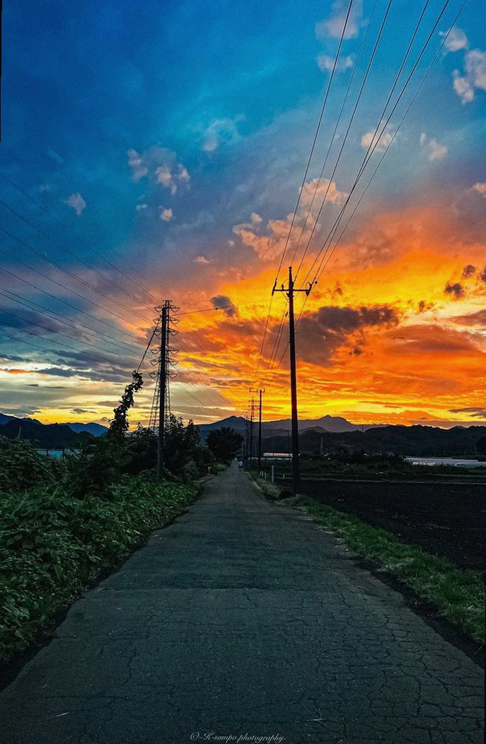 teukufarraz_'s tweet photo. 通勤中、ふと思ったけど、焚き火の匂いって、どうしてこんなに落ち着くんやろ。街の喧騒から離れたキャンプ地で感じるあの感覚、みんなにもわかる？　自然すぎて無理😌 https://t.co/wZJo5I6BZH