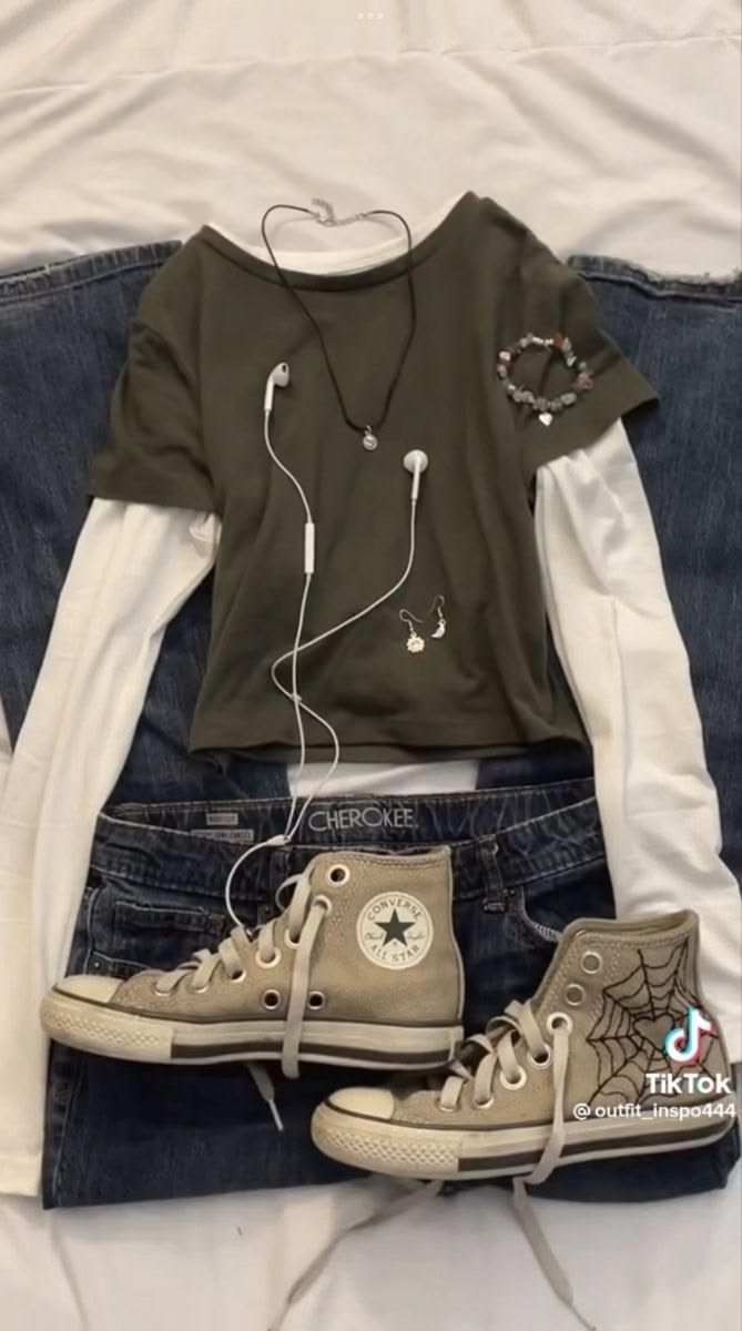 Whimsy_Dragon's tweet photo. ✧ :-How Pinterest sees me 

🖤idol
🤍tattoo
🖤aesthetic vibes
🤍outfit

(Ngl all of this perfectly describes me) https://t.co/MxpImvUFsI