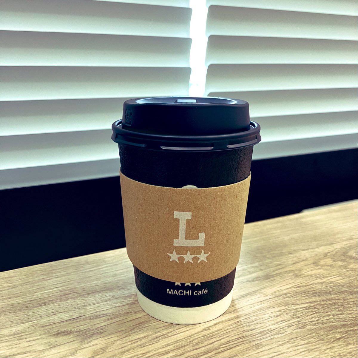 happy___mania's tweet photo. ホットコーヒーの季節だね☕️（クッキーを添えて） https://t.co/yAjnusXJhw