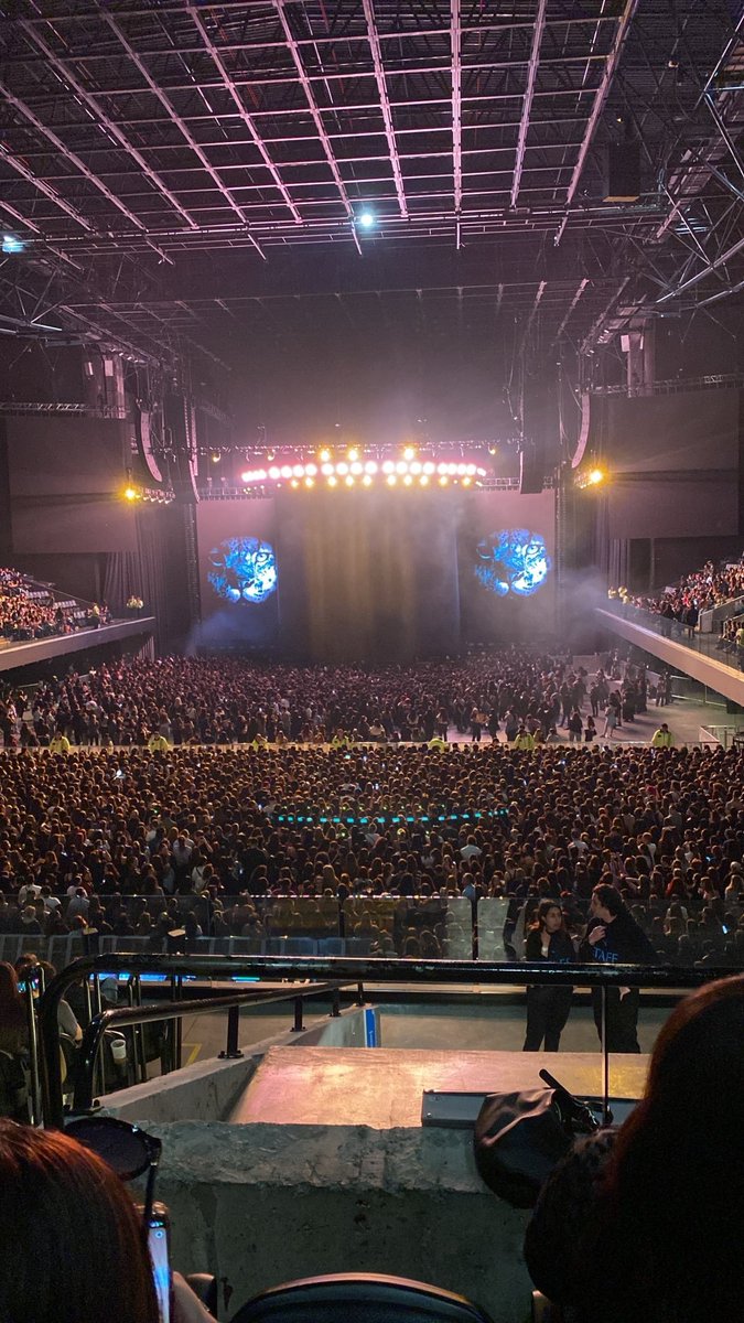 ZaynSquadBrasil's tweet photo. VEM AÍ! O público já está esperando para começar o show da Konnakol tour na Argentina 💙 https://t.co/v47JX88nJ1