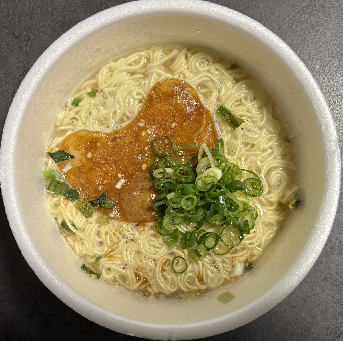 menchankitakyu's tweet photo. 2026年【176〜178杯目】🍜

《家麺》
きのことウインナーのペペロンチーノ
油そば
長浜とんこつラーメン

10月3〜5杯目✊
家で食べたものをまとめてドーン💥
最近このカップ麺にハマりすぎて
夜ご飯の後のおやつでも食べててやばい🍪 https://t.co/aZDvvVSSUS