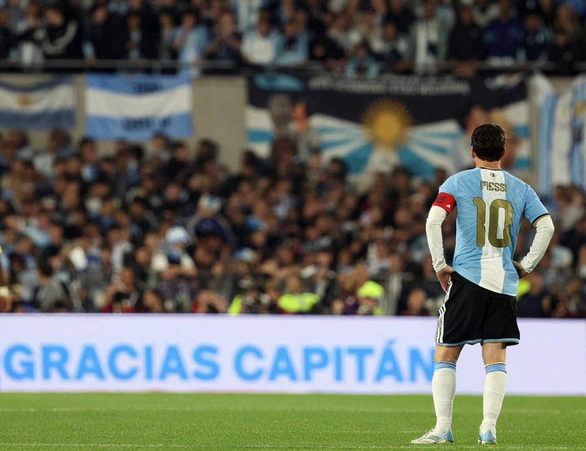 MessiLeoBrasil_'s tweet photo. FOTO ABSURDA! 📸🐐 https://t.co/0B6Ncspxcj