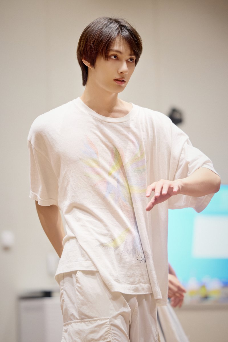 junpromotion's tweet photo. [UPDATE] Weverse 1/2

"JUN ‘9’ 1st EP CHINA Dance Practice Photo Sketch"

📎https://t.co/zJ8bWkbHIF

JUNHUI 1ST CHINA EP OUT NOW  
#JUNHUI_Through9Cycles 
#JUN_1stEP_9 
#준 #文俊辉 @pledis_17 https://t.co/WqqIC2ioJ3