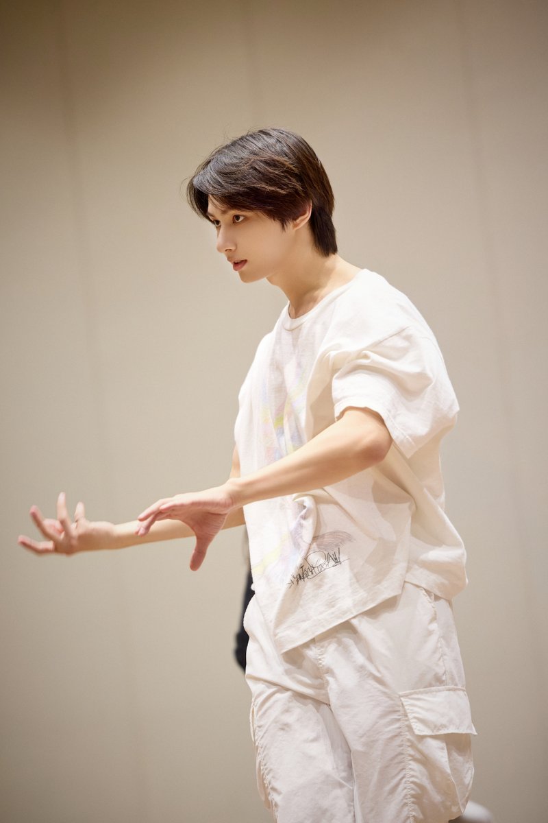 junpromotion's tweet photo. [UPDATE] Weverse 1/2

"JUN ‘9’ 1st EP CHINA Dance Practice Photo Sketch"

📎https://t.co/zJ8bWkbHIF

JUNHUI 1ST CHINA EP OUT NOW  
#JUNHUI_Through9Cycles 
#JUN_1stEP_9 
#준 #文俊辉 @pledis_17 https://t.co/WqqIC2ioJ3