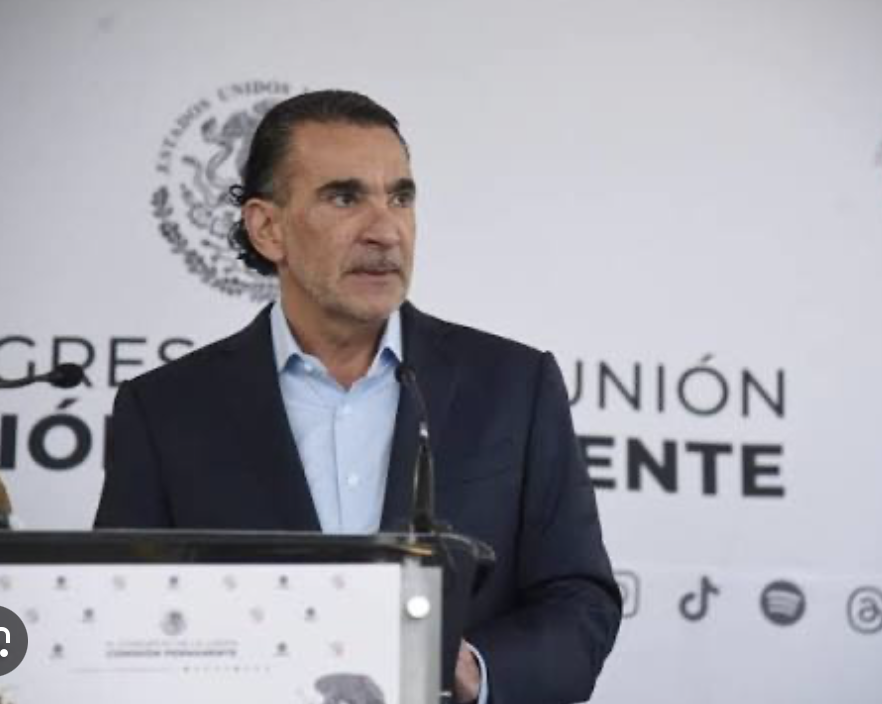 CarlosTorresF_'s tweet photo. 🚨 Senador de la 4T exige a la FGR investigar a Andy López Beltrán y Amilcar Olán por #HuachicolFiscal y contratos del sector salud

El Senador de la 4T @LAMelgar se lanzó contra el hijo de @lopezobrador_ Andy López Beltrán y su amigo contratista Amilcar Olán señalándolos por sus vínculos con el huachicol fiscal y delitos contra el sector salud por contratos que provocaron la crisis de desabasto de medicamentos a lo largo y ancho del país.

A través de un post en X, el legislador por el estado de Chiapas sostuvo que ante los hechos que involucran en actos de corrupción al hijo y amigo del ex mandatario, la @FGRMexico debe abrir las carpetas de investigaciones correspondientes:

"El costo de la mitocracia de AMLO nos salió carísimo.  El huachicol ya es un descaro, pero los señalamientos sobre los negocios de Amílcar Olán, cómplice de Andy López Beltrán en el sector salud, muestran el quiebre de Morena.  No acabaron las viejas prácticas, las copiaron y las mejoraron criminalmente.  Basta de mentiras, corrupción, manipulación e ineptitud. La FGR debe investigar y abrir las carpetas correspondientes"