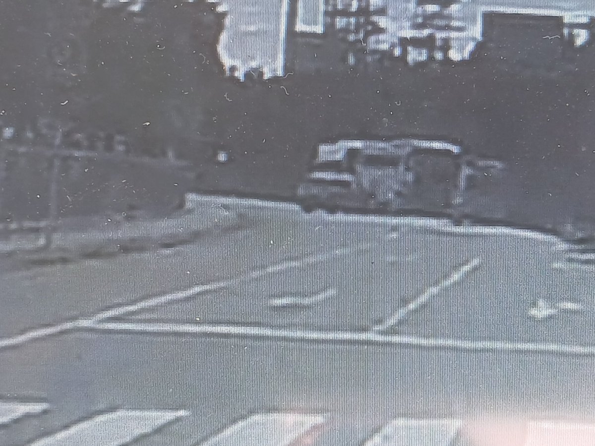 dol_pan_totto's tweet photo. 真岡工業団地がある宮岡橋東でバスと乗用車の事故、宮岡橋東交差点から東方面通行止めになってる https://t.co/K0fyx97Sef