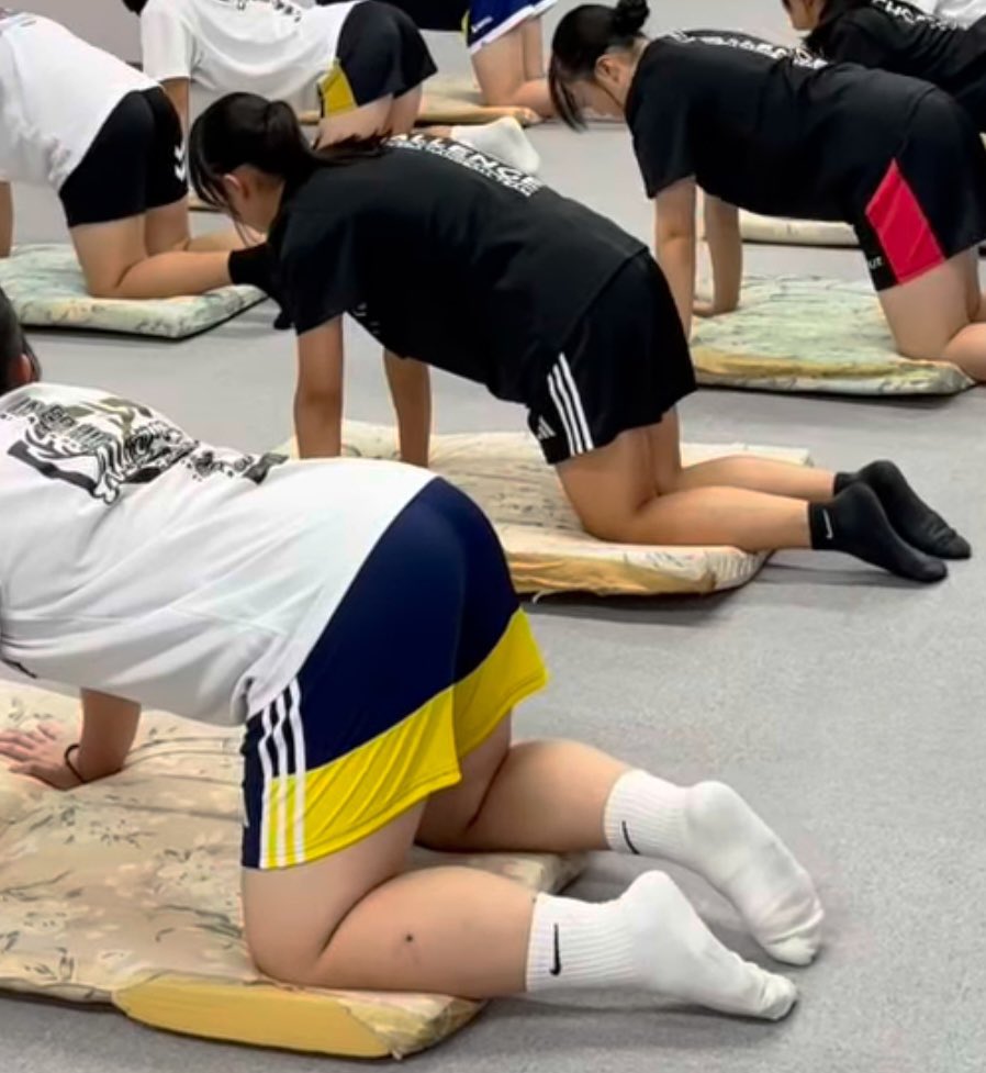 soxyogore's tweet photo. #靴下 #靴下フェチ #足フェチ #脚フェチ #靴脱ぎ #足裏 https://t.co/FzytkR1yzg