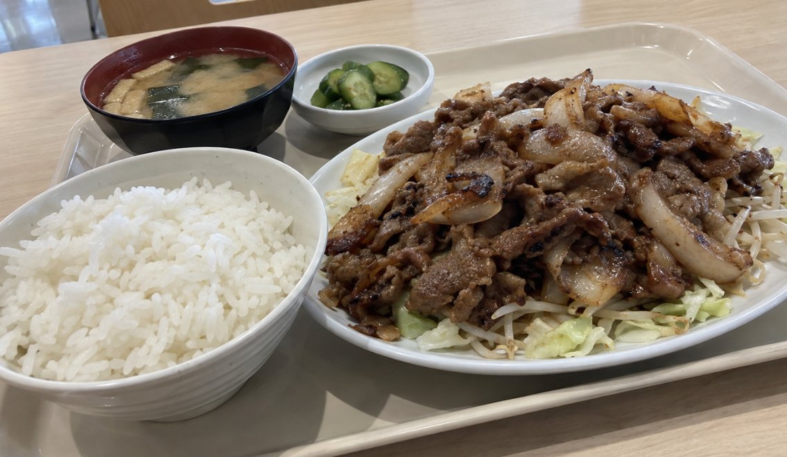 4309qwerty's tweet photo. 社食の牛焼き肉定食　500円 https://t.co/trBcBLyWYQ