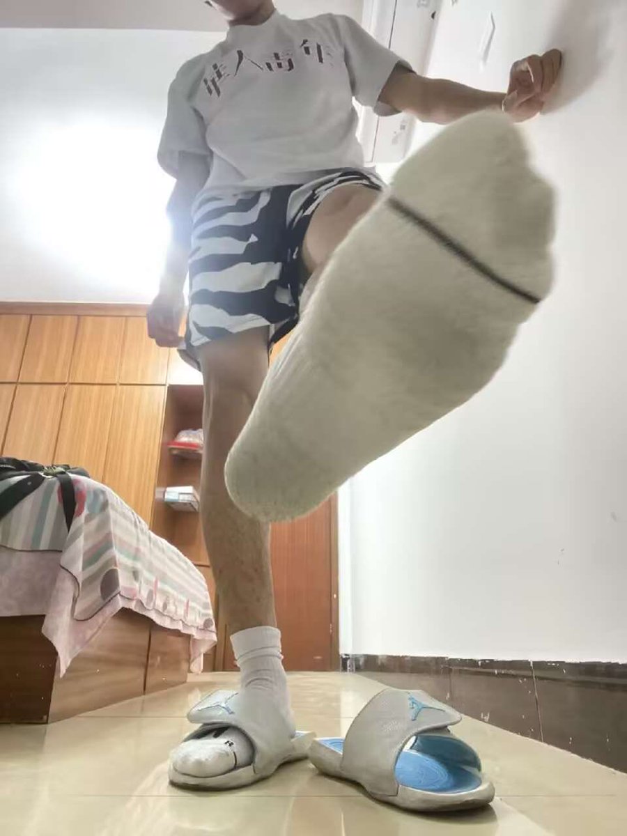 S07k4yn's tweet photo. 操你妈的，快去给老子上供 https://t.co/ko4gUMRZPD
