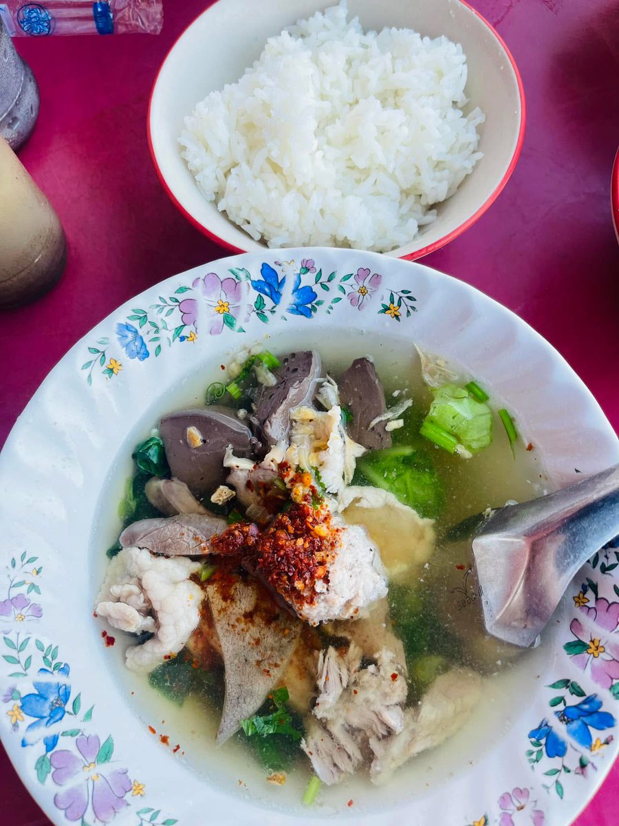FeliciaDuevat's tweet photo. ร้านเดิม เกาเหลาเลือดหมู ก่อนไปทำงาน #นครศรีธรรมราช #ท่าศาลา #ปากพนัง ทักๆๆๆๆ https://t.co/1Keeouh6k1